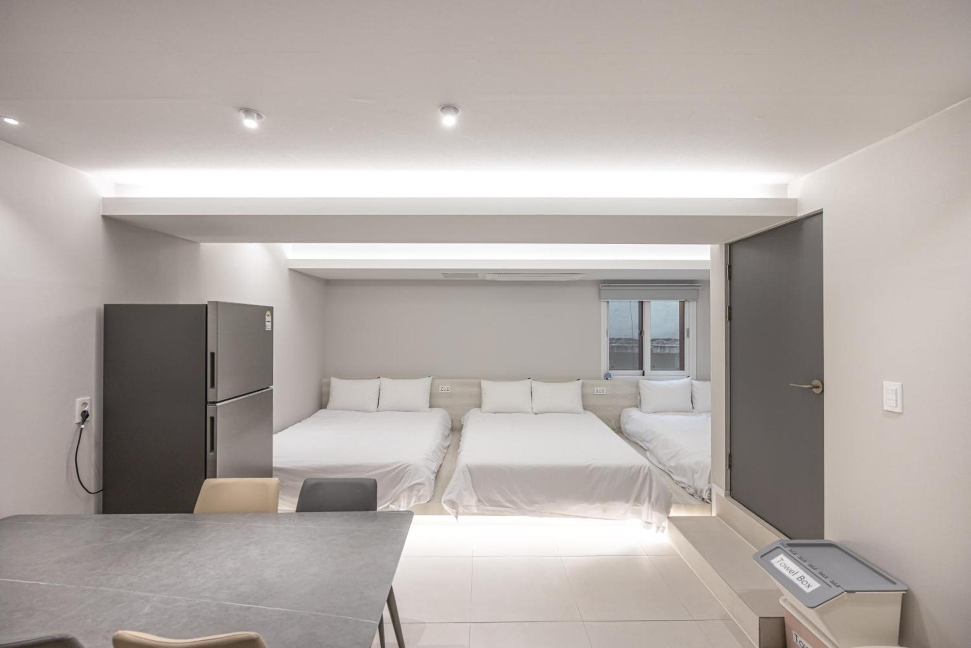 Guesthouse Dear Moon Busan Exterior photo
