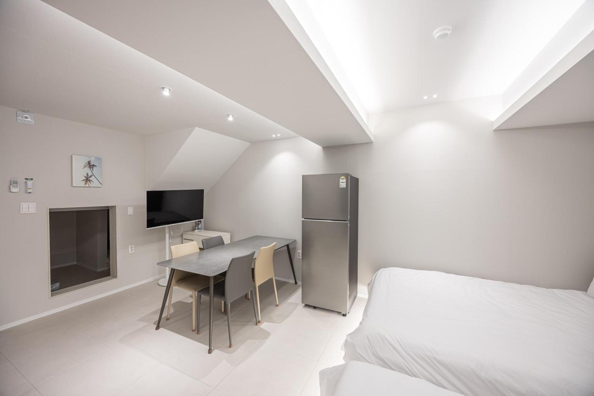 Guesthouse Dear Moon Busan Exterior photo