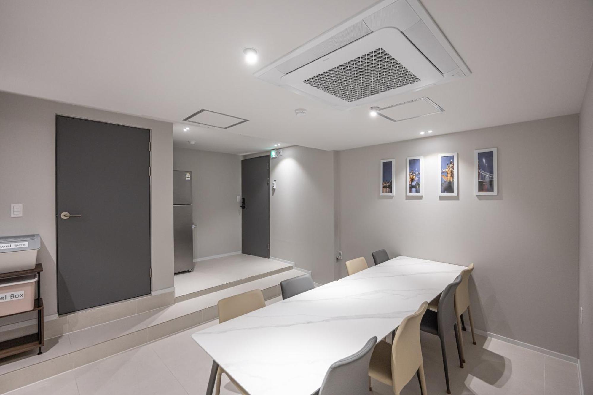 Guesthouse Dear Moon Busan Exterior photo