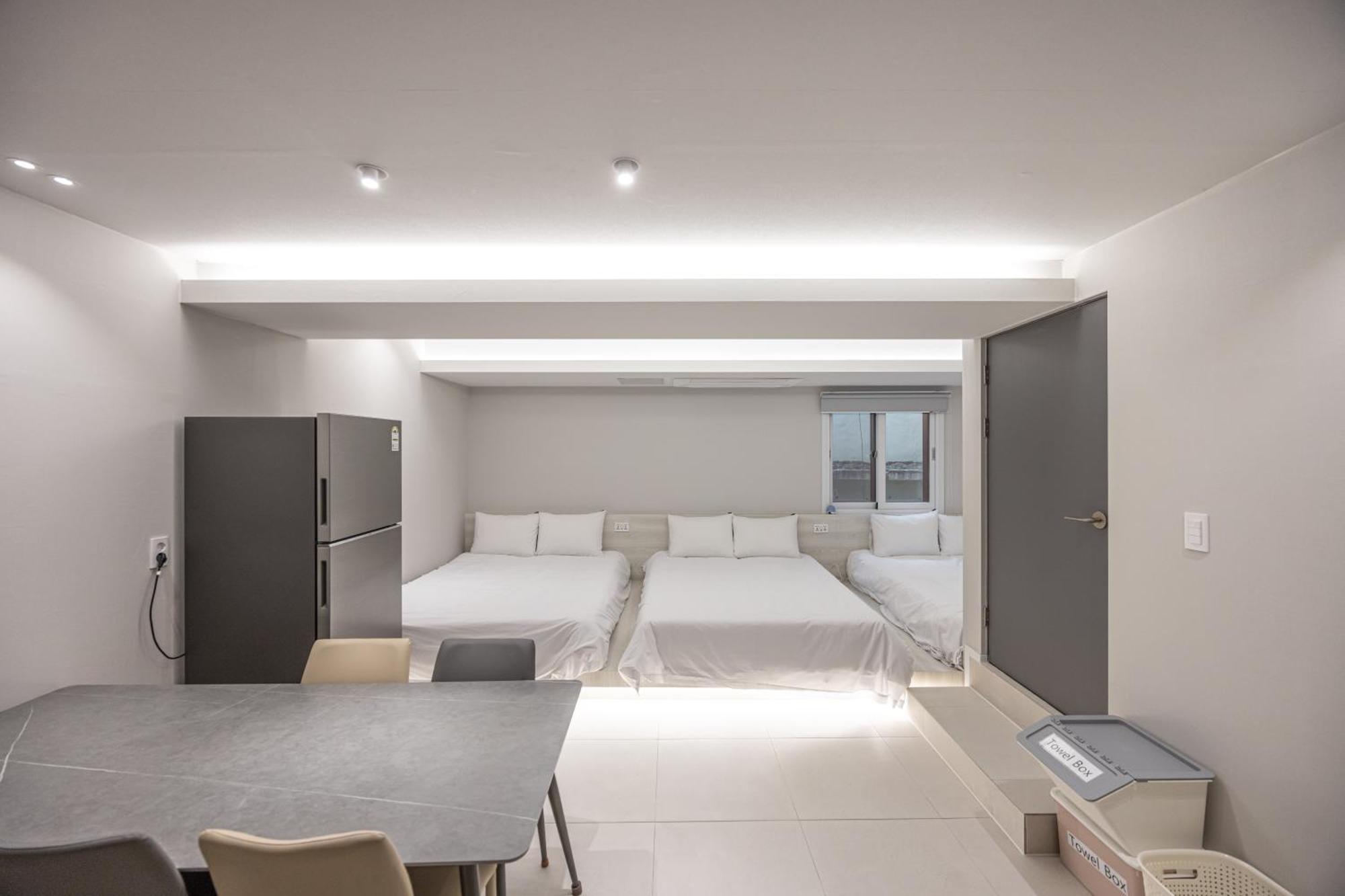 Guesthouse Dear Moon Busan Exterior photo